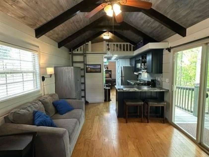 623 Overlook Drive, Spruce Pine, NC 28777.  MLS# CAR4263379, YatesRealty ID 15139. 