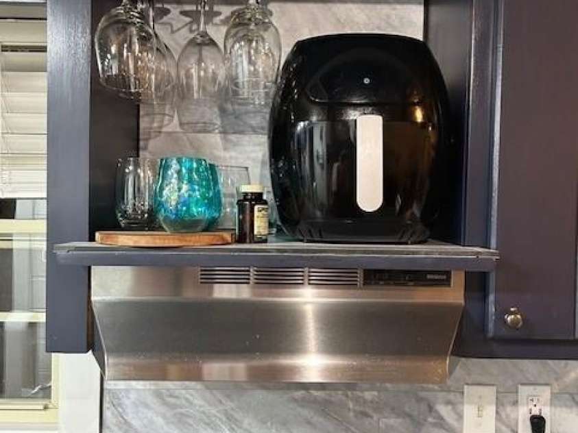 623 Overlook Drive, Spruce Pine, NC 28777.  MLS# CAR4263379, YatesRealty ID 15139. 