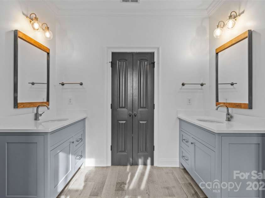 228 Heathwood Road, Charlotte, NC 28211.  MLS# CAR4209014, YatesRealty ID 1514. 