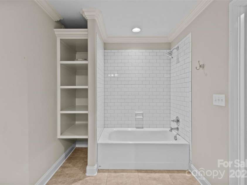 228 Heathwood Road, Charlotte, NC 28211.  MLS# CAR4209014, YatesRealty ID 1514. 