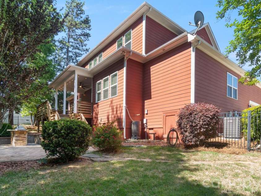 1226 Kings Bottom Drive, Fort Mill, SC 29715.  MLS# CAR4410254, YatesRealty ID 15140. 