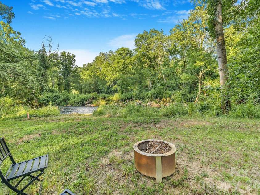 1182 Crabtree Road, Waynesville, NC 28785.  MLS# CAR4367694, YatesRealty ID 15142. 