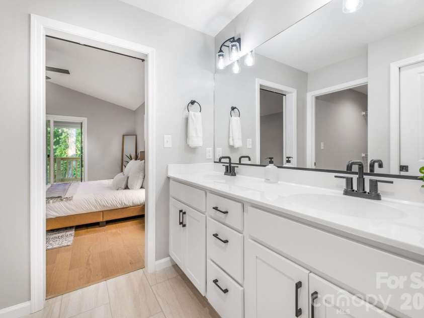 1182 Crabtree Road, Waynesville, NC 28785.  MLS# CAR4367694, YatesRealty ID 15142. Primary en-suite