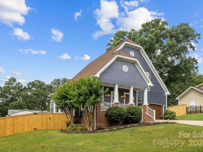 516 King Street, Waxhaw, NC 28173.  MLS# CAR4258068, YatesRealty ID 15142. 