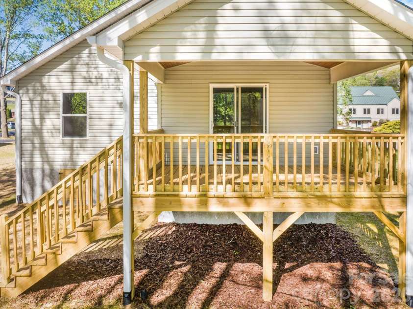 1196 Crabtree Road, Waynesville, NC 28785.  MLS# CAR4367690, YatesRealty ID 15143. 
