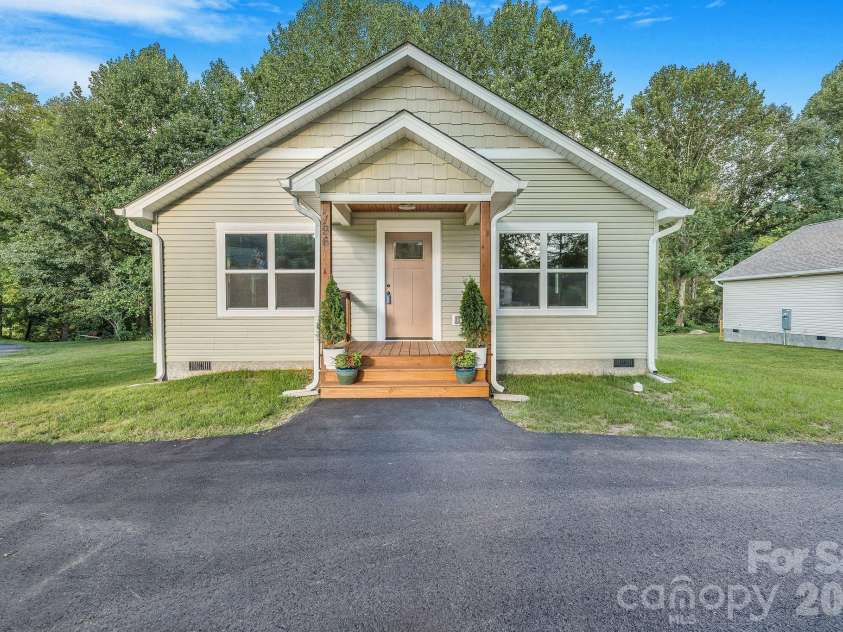 1196 Crabtree Road, Waynesville, NC 28785.  MLS# CAR4367690, YatesRealty ID 15143. 