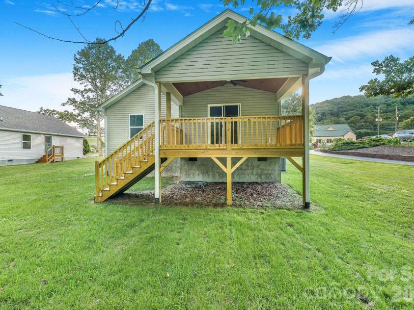 1196 Crabtree Road, Waynesville, NC 28785.  MLS# CAR4367690, YatesRealty ID 15143. 