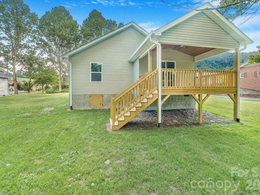1196 Crabtree Road, Waynesville, NC 28785.  MLS# CAR4367690, YatesRealty ID 15143. 