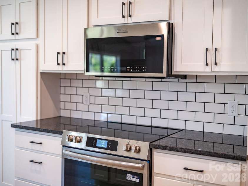 1196 Crabtree Road, Waynesville, NC 28785.  MLS# CAR4367690, YatesRealty ID 15143. Lovely tile backsplash