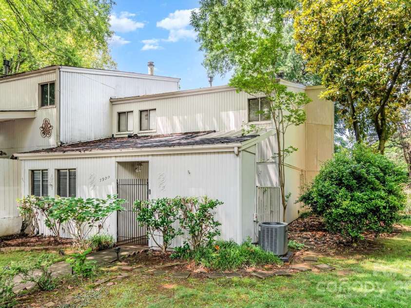 7900 Horse Chestnut Lane, Charlotte, NC 28277.  MLS# CAR4262991, YatesRealty ID 15143. 