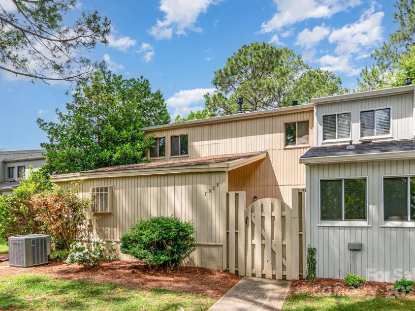 7928 Horse Chestnut Lane, Charlotte, NC 28277.  MLS# CAR4262931, YatesRealty ID 15144. 