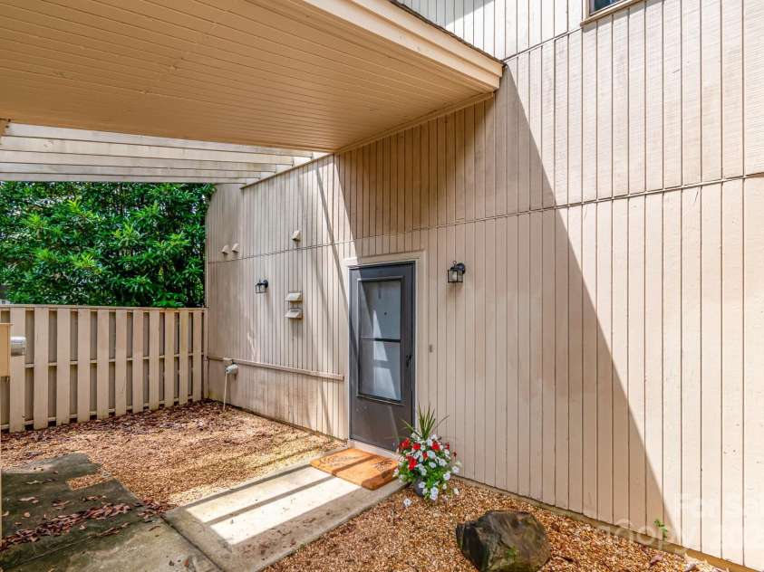 7928 Horse Chestnut Lane, Charlotte, NC 28277.  MLS# CAR4262931, YatesRealty ID 15144. 