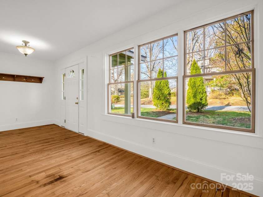 1534 Kensington Road, Hendersonville, NC 28791.  MLS# CAR4234202, YatesRealty ID 15146. 