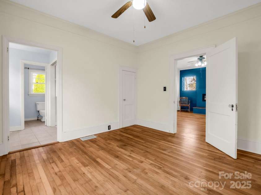 1534 Kensington Road, Hendersonville, NC 28791.  MLS# CAR4234202, YatesRealty ID 15146. 