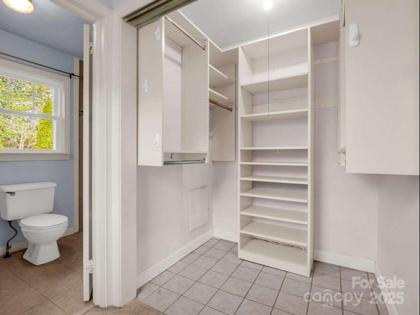 1534 Kensington Road, Hendersonville, NC 28791.  MLS# CAR4234202, YatesRealty ID 15146. 