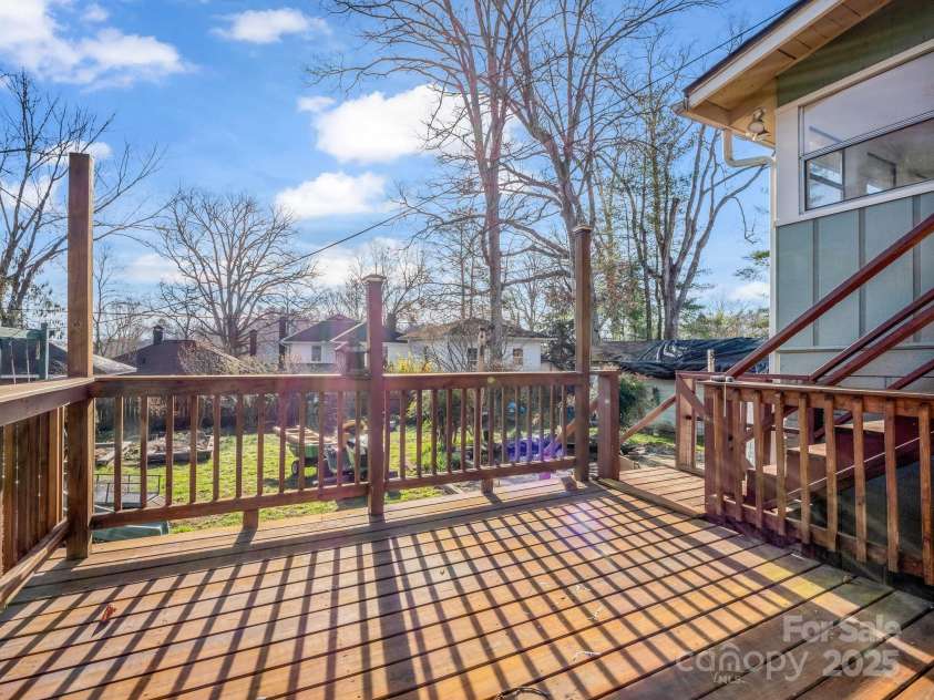 1534 Kensington Road, Hendersonville, NC 28791.  MLS# CAR4234202, YatesRealty ID 15146. 