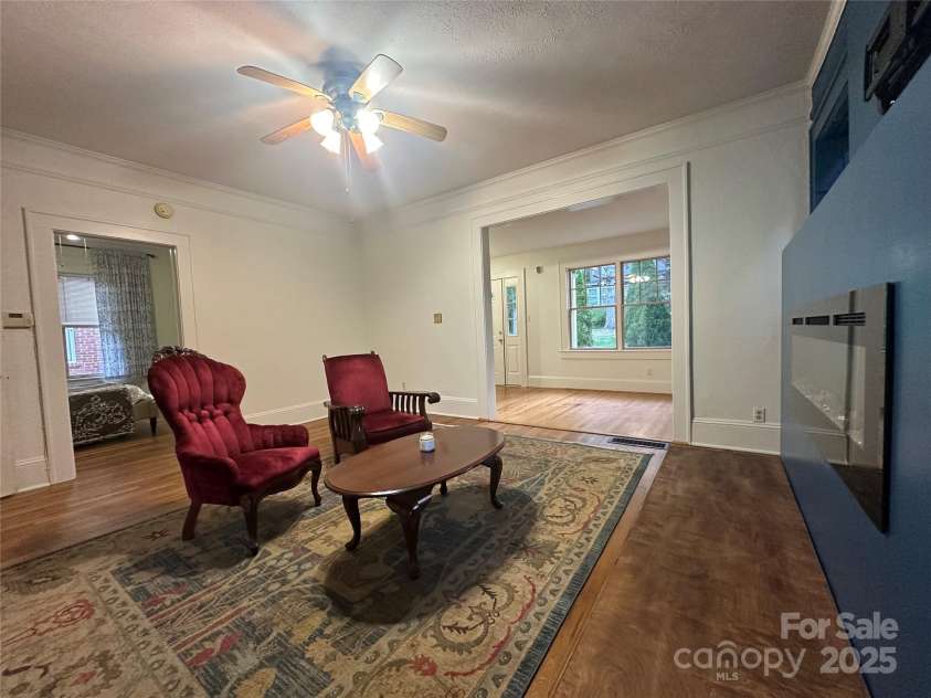 1534 Kensington Road, Hendersonville, NC 28791.  MLS# CAR4234202, YatesRealty ID 15146. 