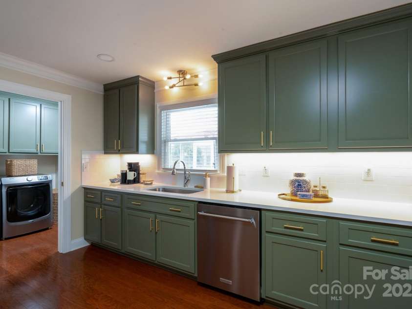 6307 Roanoke Drive, Kannapolis, NC 28081.  MLS# CAR4242668, YatesRealty ID 15148. Kitchen
