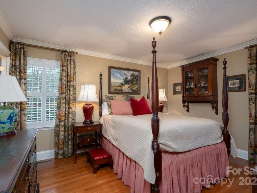 6307 Roanoke Drive, Kannapolis, NC 28081.  MLS# CAR4242668, YatesRealty ID 15148. Primary Bedroom