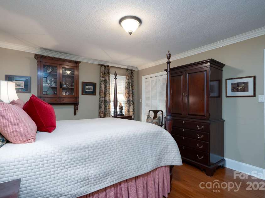 6307 Roanoke Drive, Kannapolis, NC 28081.  MLS# CAR4242668, YatesRealty ID 15148. Primary Bedroom