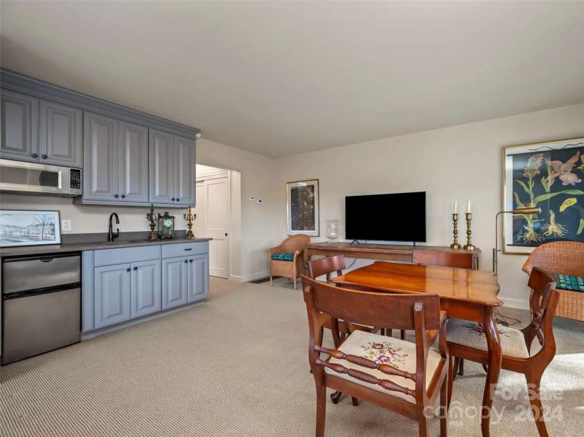 14 Wild Ivy Run, Hendersonville, NC 28739.  MLS# CAR4202089, YatesRealty ID 15149. 