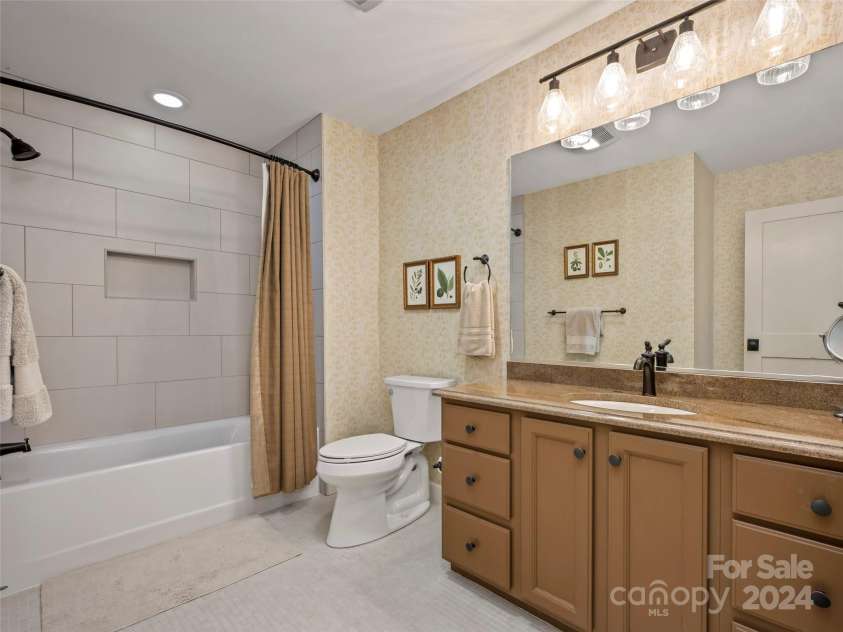 14 Wild Ivy Run, Hendersonville, NC 28739.  MLS# CAR4202089, YatesRealty ID 15149. 