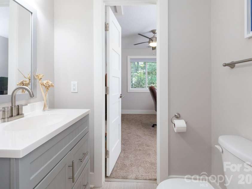 36 Spy Pointe Lane, Fletcher, NC 28732.  MLS# CAR4372672, YatesRealty ID 15149. Half Bathroom