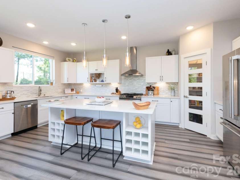 36 Spy Pointe Lane, Fletcher, NC 28732.  MLS# CAR4372672, YatesRealty ID 15149. Kitchen