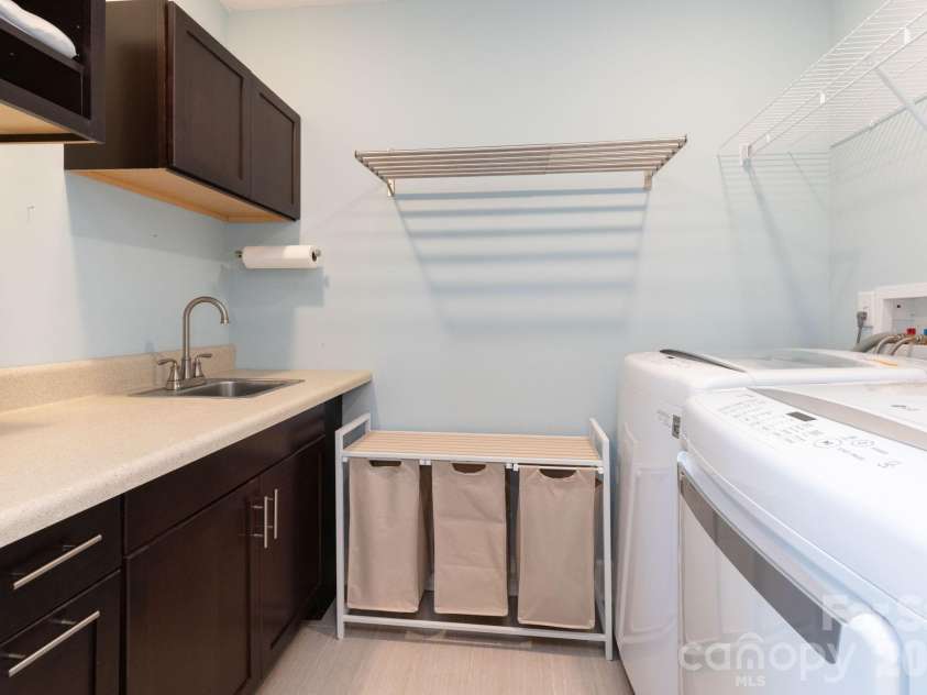 36 Spy Pointe Lane, Fletcher, NC 28732.  MLS# CAR4372672, YatesRealty ID 15149. Laundry Room