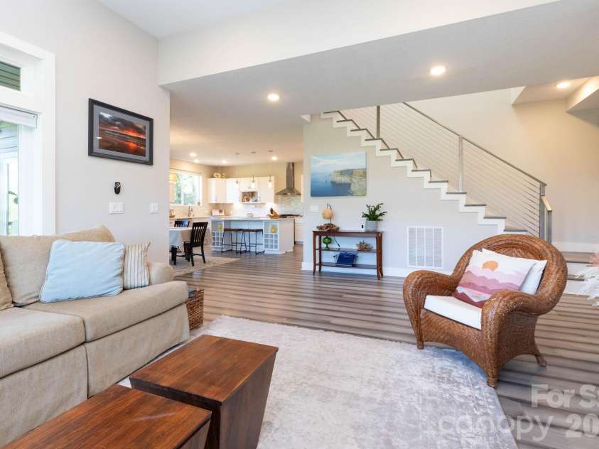 36 Spy Pointe Lane, Fletcher, NC 28732.  MLS# CAR4372672, YatesRealty ID 15149. Living Room