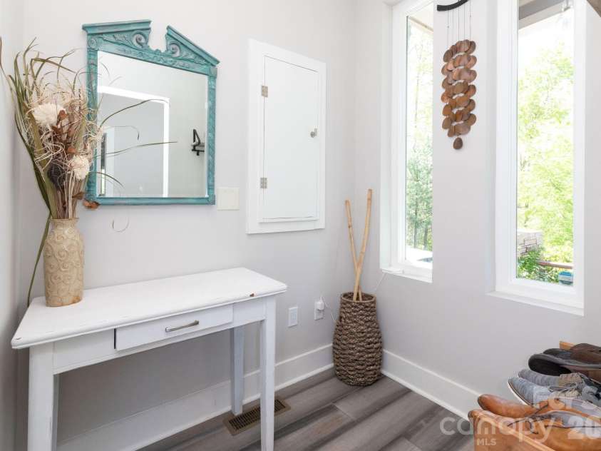36 Spy Pointe Lane, Fletcher, NC 28732.  MLS# CAR4372672, YatesRealty ID 15149. Mud Room