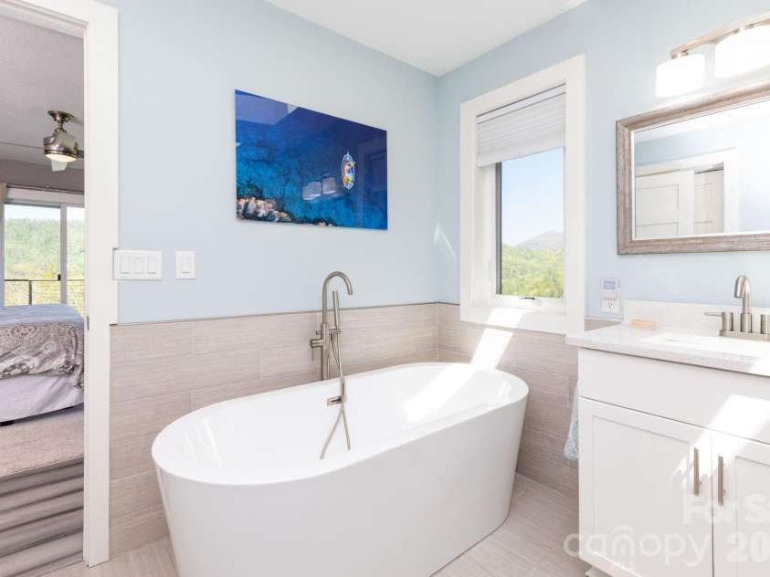 36 Spy Pointe Lane, Fletcher, NC 28732.  MLS# CAR4372672, YatesRealty ID 15149. Primary Bathroom Soaking Tub