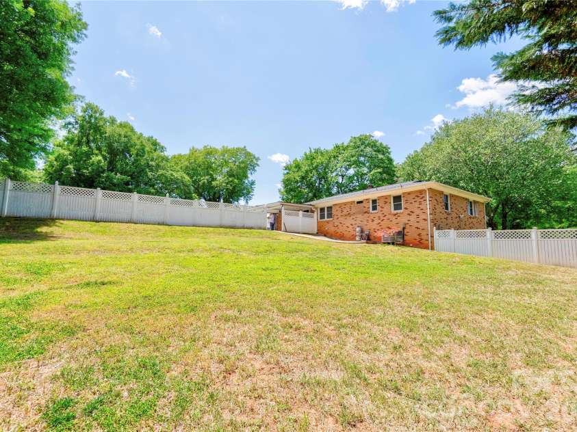 201 Skycrest Avenue, Shelby, NC 28152.  MLS# CAR4373143, YatesRealty ID 15150. Back Right
