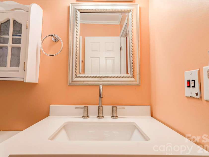 201 Skycrest Avenue, Shelby, NC 28152.  MLS# CAR4373143, YatesRealty ID 15150. Bathroom