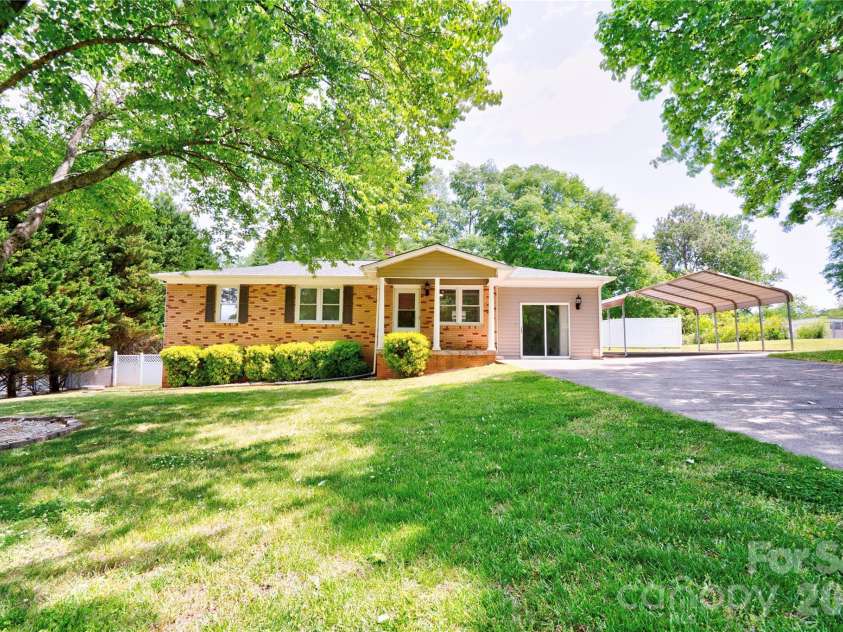 201 Skycrest Avenue, Shelby, NC 28152.  MLS# CAR4373143, YatesRealty ID 15150. Front