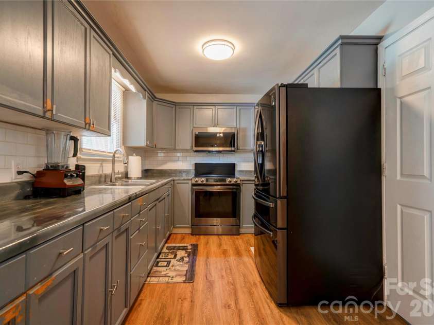 201 Skycrest Avenue, Shelby, NC 28152.  MLS# CAR4373143, YatesRealty ID 15150. Kitchen