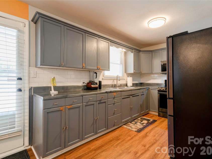 201 Skycrest Avenue, Shelby, NC 28152.  MLS# CAR4373143, YatesRealty ID 15150. Kitchen