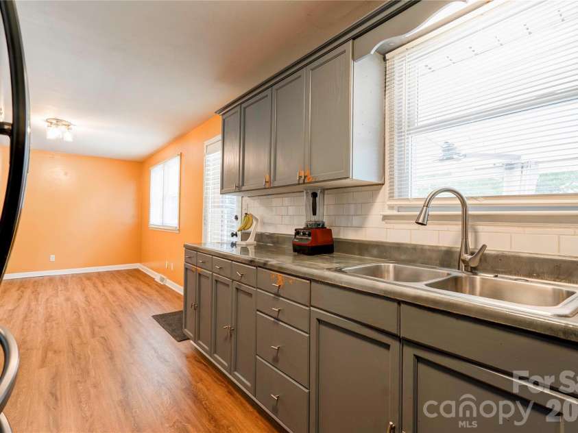 201 Skycrest Avenue, Shelby, NC 28152.  MLS# CAR4373143, YatesRealty ID 15150. Kitchen/Dining