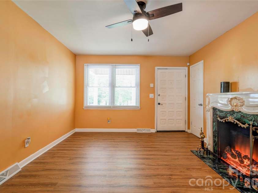 201 Skycrest Avenue, Shelby, NC 28152.  MLS# CAR4373143, YatesRealty ID 15150. Living Room