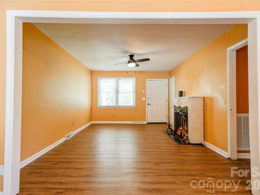 201 Skycrest Avenue, Shelby, NC 28152.  MLS# CAR4373143, YatesRealty ID 15150. Living Room