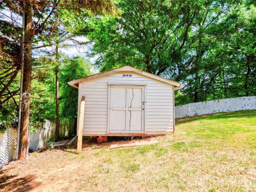201 Skycrest Avenue, Shelby, NC 28152.  MLS# CAR4373143, YatesRealty ID 15150. Storage Building