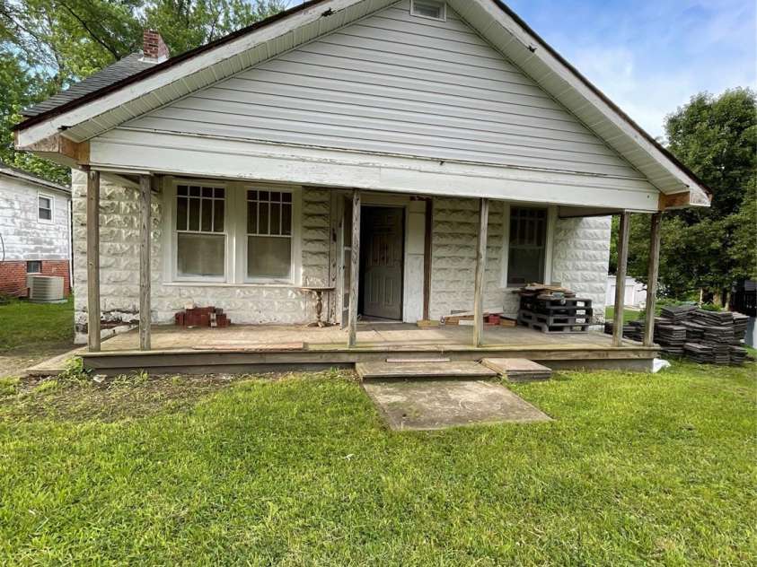 836 McCreary Street, Winston Salem, NC 27105.  MLS# CAR4260584, YatesRealty ID 15150. 