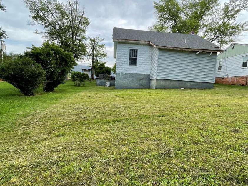 836 McCreary Street, Winston Salem, NC 27105.  MLS# CAR4260584, YatesRealty ID 15150. 