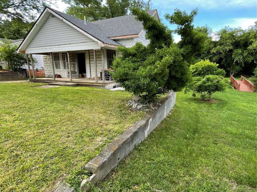 836 McCreary Street, Winston Salem, NC 27105.  MLS# CAR4260584, YatesRealty ID 15150. 