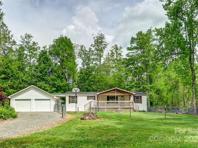 4 Peaceful Lane, Fletcher, NC 28732.  MLS# CAR4254483, YatesRealty ID 15151. 