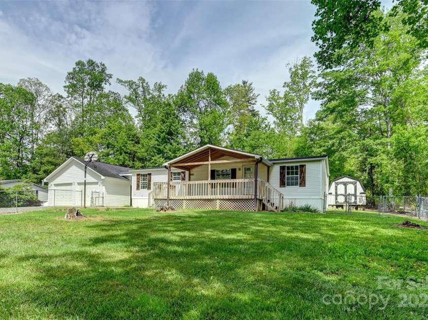 4 Peaceful Lane, Fletcher, NC 28732.  MLS# CAR4254483, YatesRealty ID 15151. 