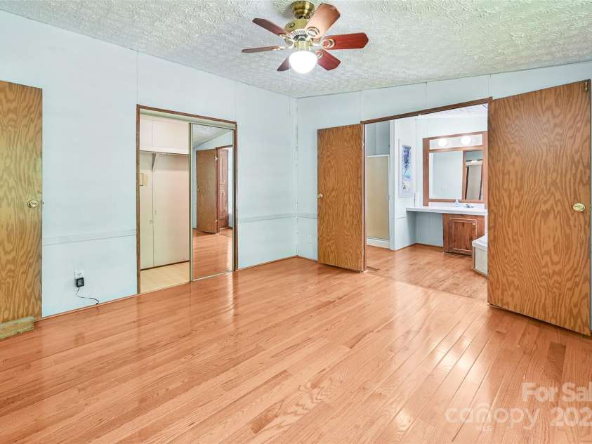 4 Peaceful Lane, Fletcher, NC 28732.  MLS# CAR4254483, YatesRealty ID 15151. 