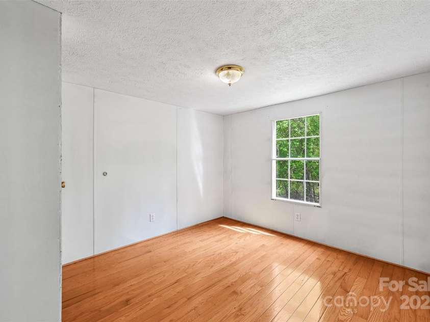 4 Peaceful Lane, Fletcher, NC 28732.  MLS# CAR4254483, YatesRealty ID 15151. 