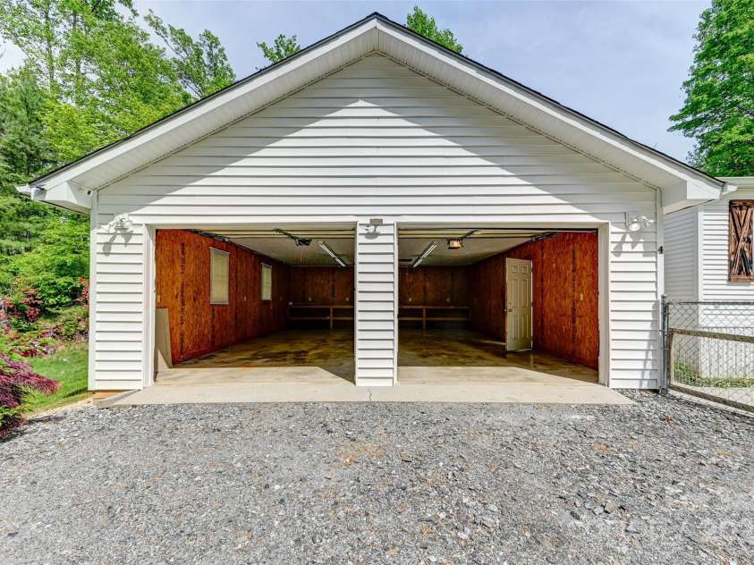 4 Peaceful Lane, Fletcher, NC 28732.  MLS# CAR4254483, YatesRealty ID 15151. 