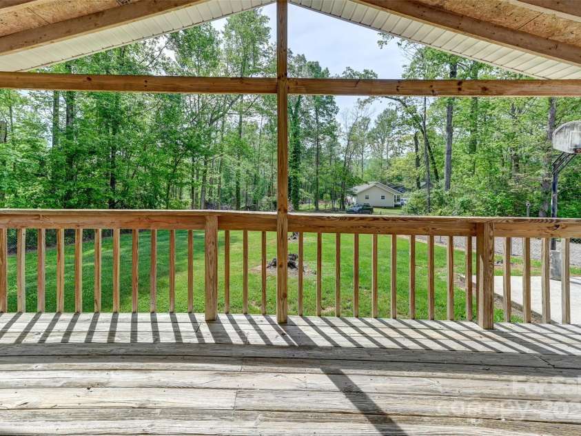 4 Peaceful Lane, Fletcher, NC 28732.  MLS# CAR4254483, YatesRealty ID 15151. 